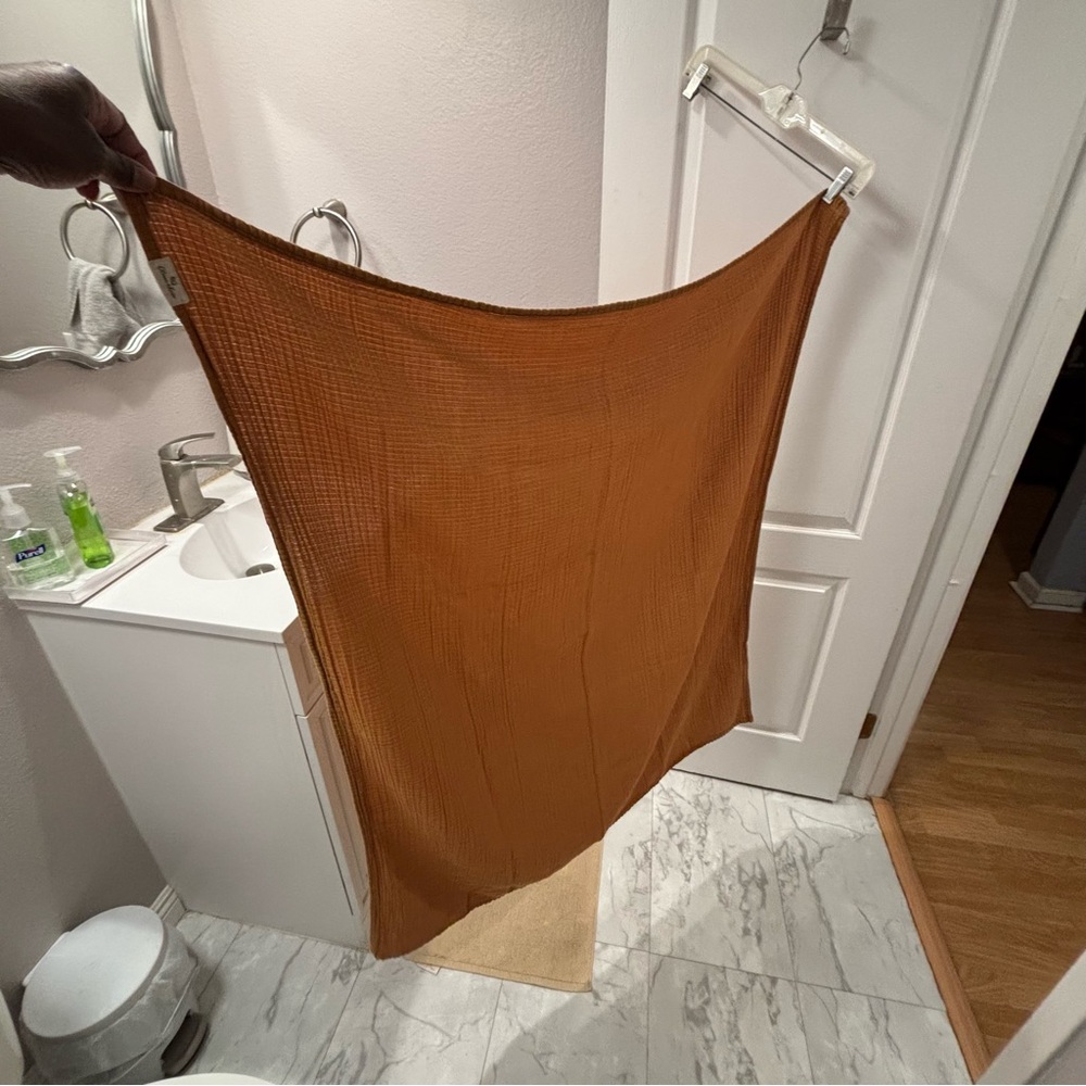 Oliver and Rain Baby Swaddle Gauze Brown - Picture 2 of 5